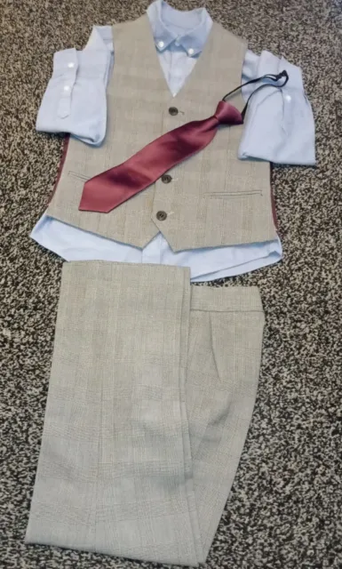 Boys Suit 4 Pieces Waistcoat Tousers Shirt & Tie Wedding age 7