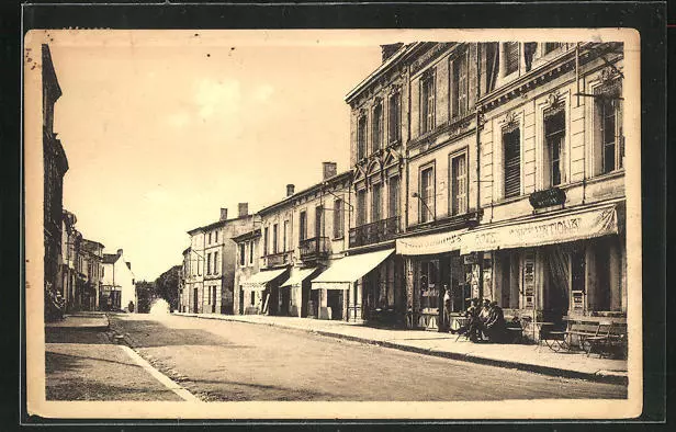 CPA St-Loubes, La Grande Rue vers Bordeaux, vue de la rue