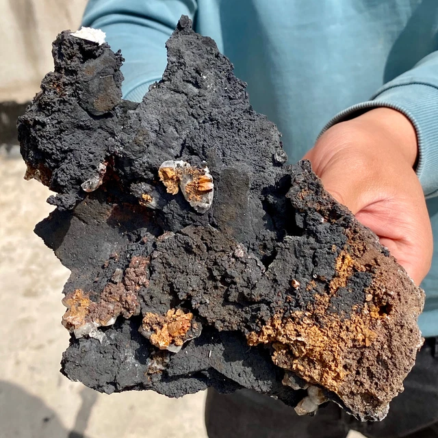 2.5LB Black carbon and sand mixed in quartz crystal cluster-AE917 11