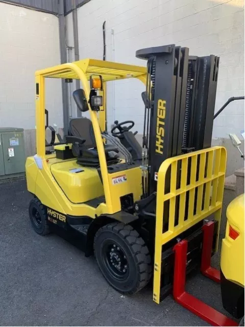 2023 Hyster H50UT 5000 LB 3 Stage Mast LP Gas Pneumatic Forklift - Brand New