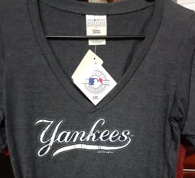 New York NY Yankees MLB Genuine Brand Womens T-Shirt Top S Gray V-neck NWT