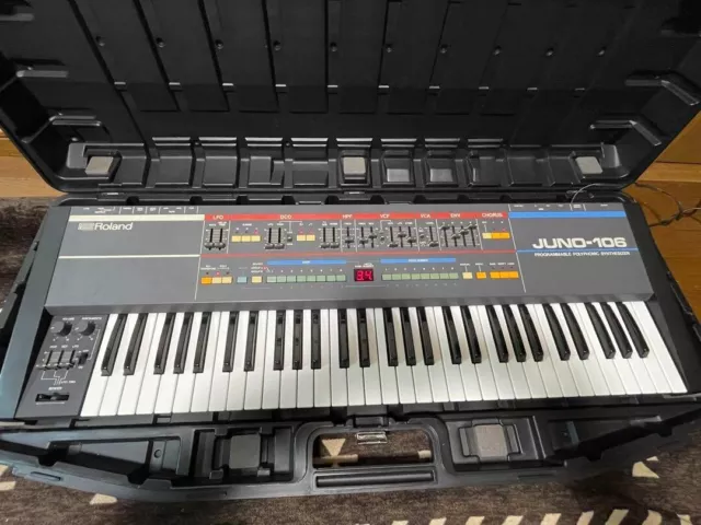 Roland JUNO-106 61-Keys 6 Voice Programmable Polyphonic Synthesizer Keyboard