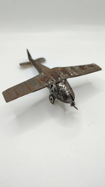 Petit avion jouet en tôle. DC3. Fabriqué en France. - Vieux