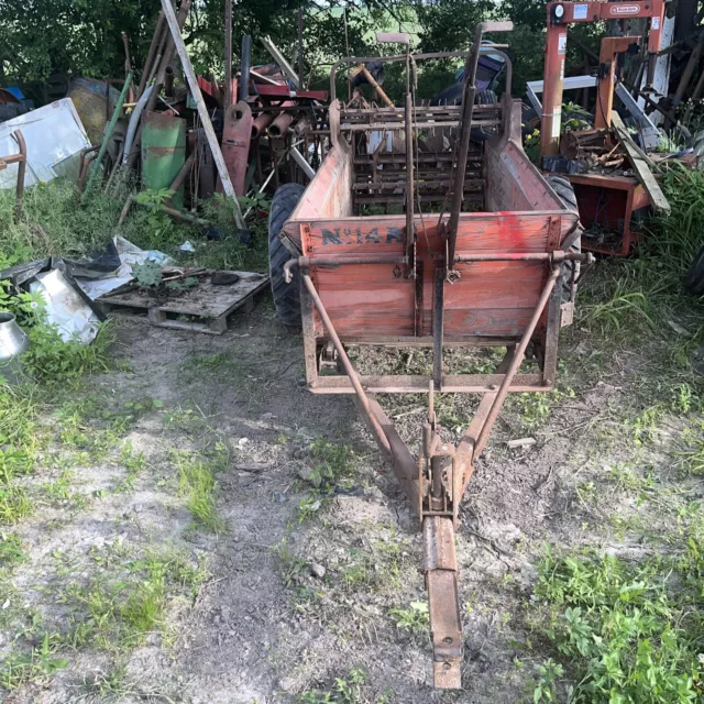 New Idea No 14A Manure Spreader