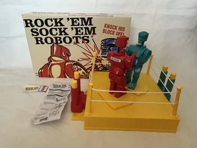 Mattel Games Rock 'Em Sock 'Em Robots Kids Game, Fighting Robots with Red  Rocker & Blue Bomber, Knock His Block Off, Figures -  Canada