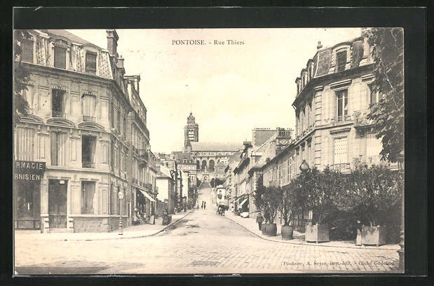 CPA Pontoise, Rue Thiers, vue sur l'Église