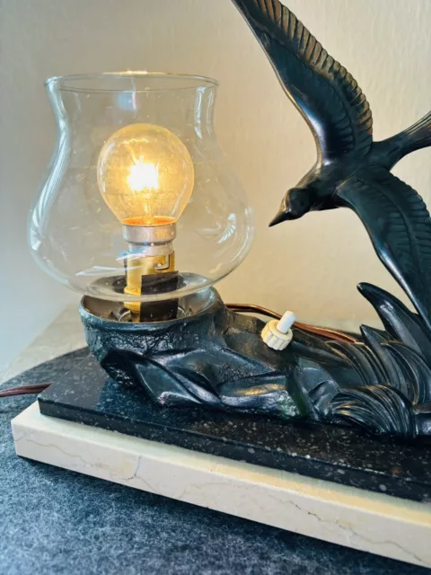 Schöne alte Art Deco Tischlampe Lampe Fluegender Vogel Auf  Marmorsockel Vintage 3