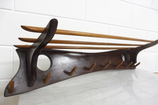 Estante para abrigos vintage de mediados de siglo madera de teca década de 1970