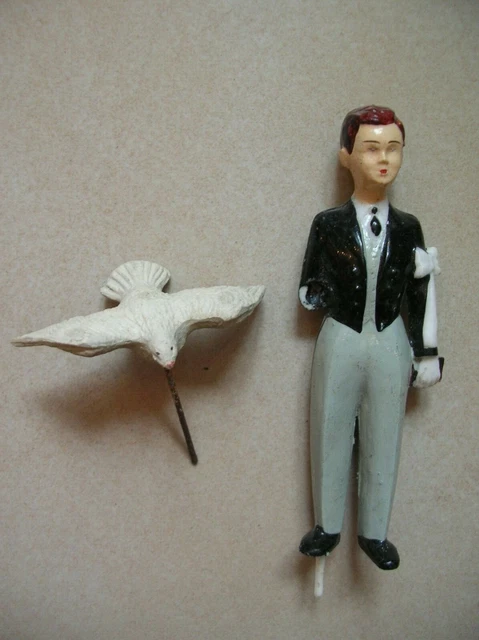 Communiant Petit Colin de pièce montée de communion et colombe des années 40/50