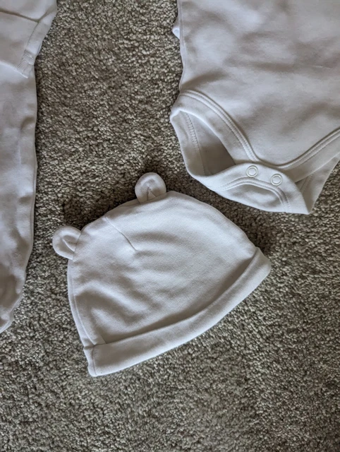 Newborn/ 0-1 / 0-3 / Gender Neutral / Unisex / Baby Clothes Bundle 3 6