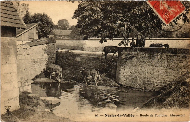 CPA Nesles la Vallee Route de Pontoise, watering trance FRANCE (1307899)