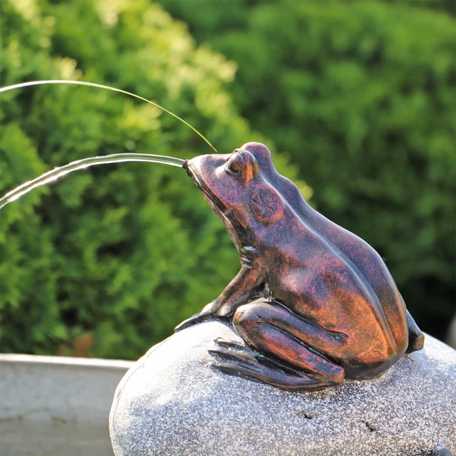 SOLAR SPRINGBRUNNEN FROSCH Stein Figur Wasserspeier mit Solarpumpe