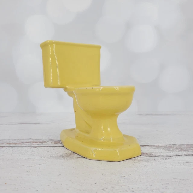 VINTAGE ALAMO POTTERY Novelty Toilet Bowl Yellow Ashtray and Cigarette