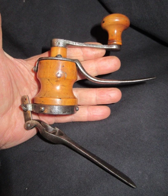 Ancien Sertisseur De Cartouches De Chasse - Outillage Vintage En Fer, Dans Son Jus