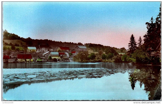 58 SEU - l'etang et le village.