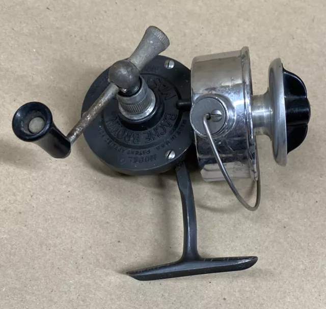 VINTAGE BACHE BROWN SPINSTER FISHING REEL #315 - sporting goods