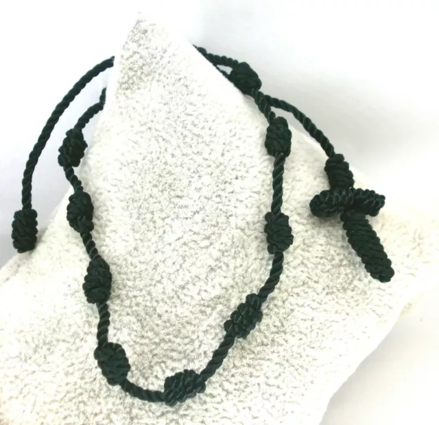 Pulsera   " Rosario" artesanal confeccionada con hilo negro