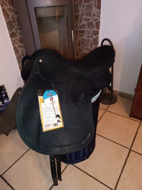 Wintec Lite d`lux Ponysattel hart 16 Zoll , schwarzes Kopfeisen