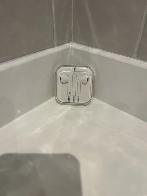Genuine Apple - Wired Earphones Earpods  Audio Jack Connection - Unopened
