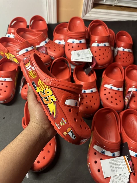 Light up lightning deals mcqueen crocs adults