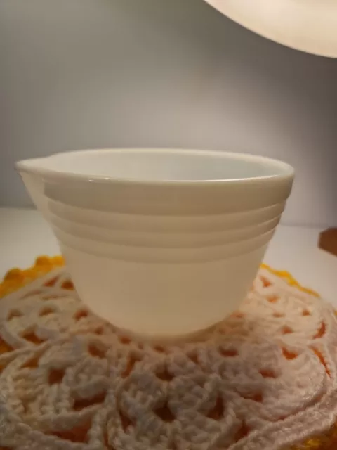 Vintage Pyrex Hamilton Beach 4 cup Mixing Bowl W/Spout Milk Glass