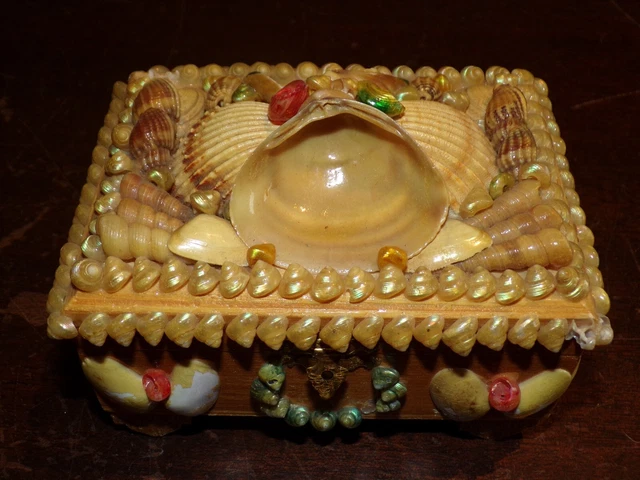 Ancienne Boîte à Bijoux En Coquillages - Dimensions 13 X 9.4 X 7 Cm - Occasion Vintage