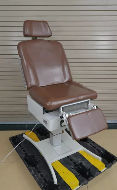 UMF 4010 Podiatry / Treatment / Exam Chair w/ Hand Remote