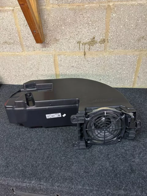 AUDI TT MK2 8J BOSE SUBWOOFER SPEAKER AND BOX 8J7035382 Roadster only