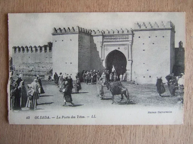 Cpa (Maroc) Oudjda : La Porte Des Tetes. Animee.