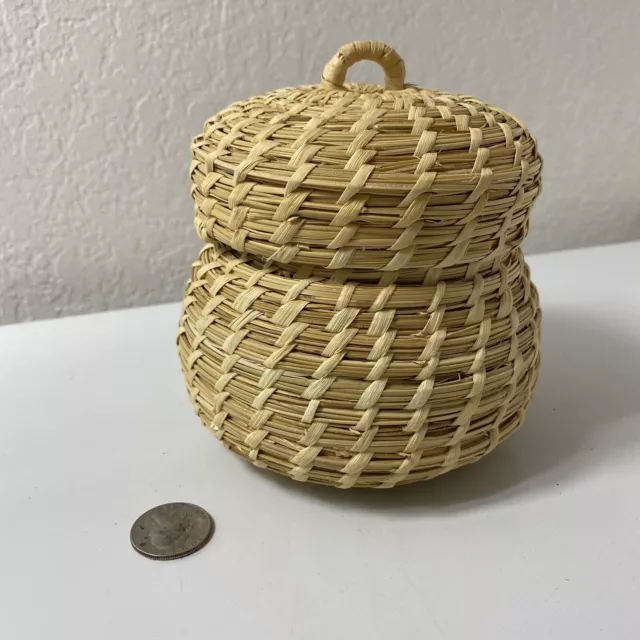 Vintage Tohono O'odham Indian lidded Basket. Papago Pueblo, Arizona