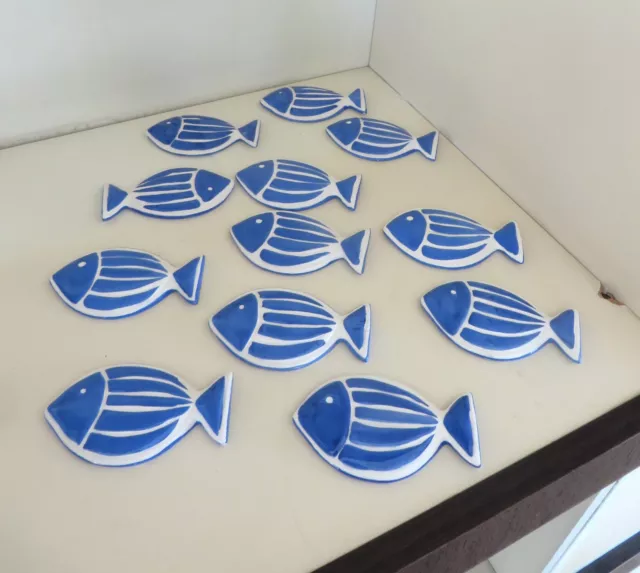 Lots De 12 Petits Poissons Bleus En Faience (Porte Couteaux, Deco...)