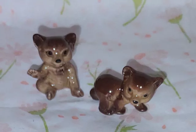Lot of 2 - Vintage Hagen Renaker Baby Bears Miniatures Sitting Waving Mint Paint