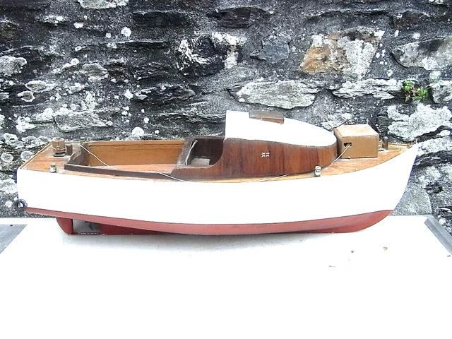 Bateau de sport type Riva : Capri - New CAP Maquettes