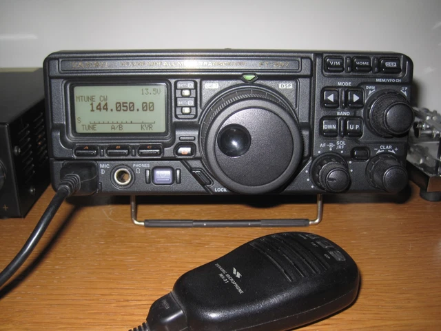 YAESU FT-897D MULTIMODE Transceiver MF/HF/50MHz/VHF/UHF EUR 519,82 ...
