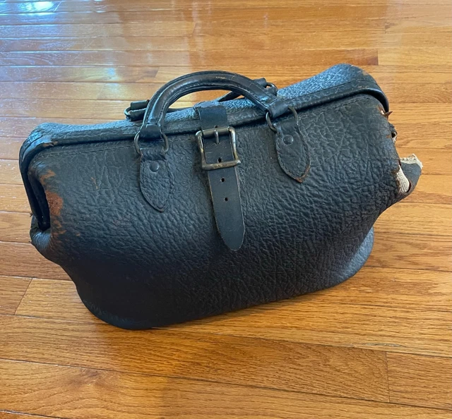 Large Antique Pebbled Leather Doctor's Bag~Buckle
