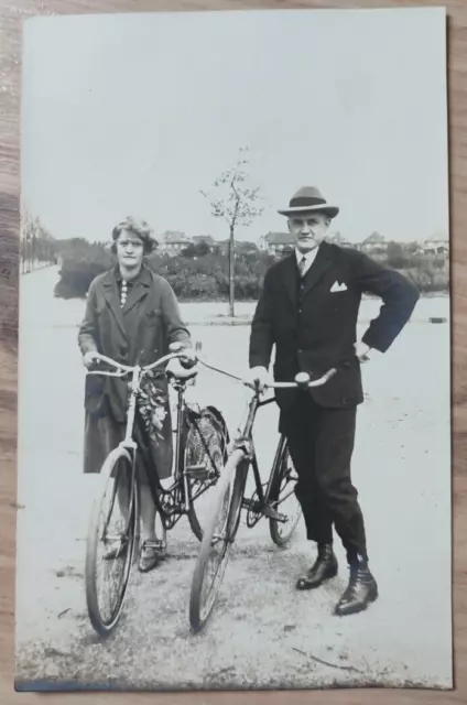 Dame Mann Frau Rad Fahrrad Maid Lady Herr Jugend 9x14 Original Foto Postkarte