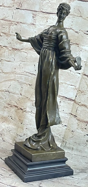 Sculpture sur socle | Musée Ariana - Collections en ligne