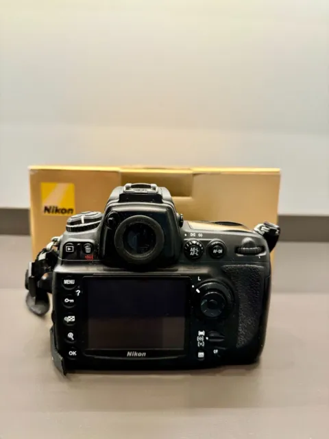 Nikon D700 12.1 MP Digital SLR Camera - Black (Body Only) 3