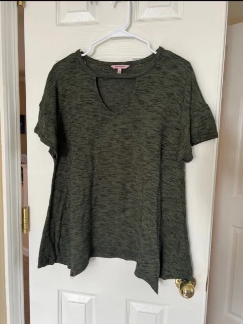 Juicy Couture Womens Medium Green Short Sleeve Asymmetrical Shirt With Peekaboo