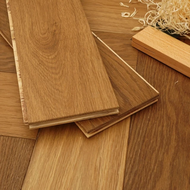 24 Zoll leichte geräucherte geölte Eiche EF12 600x120 mm klassisches Herringbone