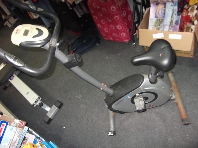 Smart bike Body Sculpture BC1700  Exercise Bike, Monitor  dis,time,speed,cals.