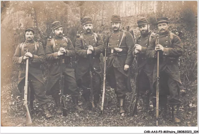 CAR-AASP3-0265 - MILITAIRE - CARTE PHOTO - six militaires réunis tenant leurs