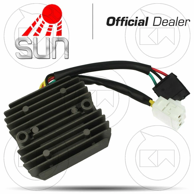 Regolatore Di Tensione Originale Piaggio 58096R – 8 Faston, 1 Connettore 12V AC/DC, Per Vespa ET2 50 2002-2005