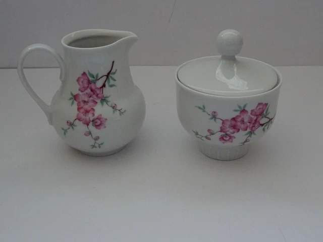 Graf von Henneberg Kirschblüte Zuckerdose und Milchkännchen
