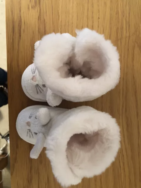 The little white company bunny booties slippers size 6-12 months 3