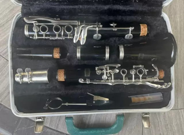 Bundy Resonite Clarinet By Selmer USA With Hard Carrying Case Untested