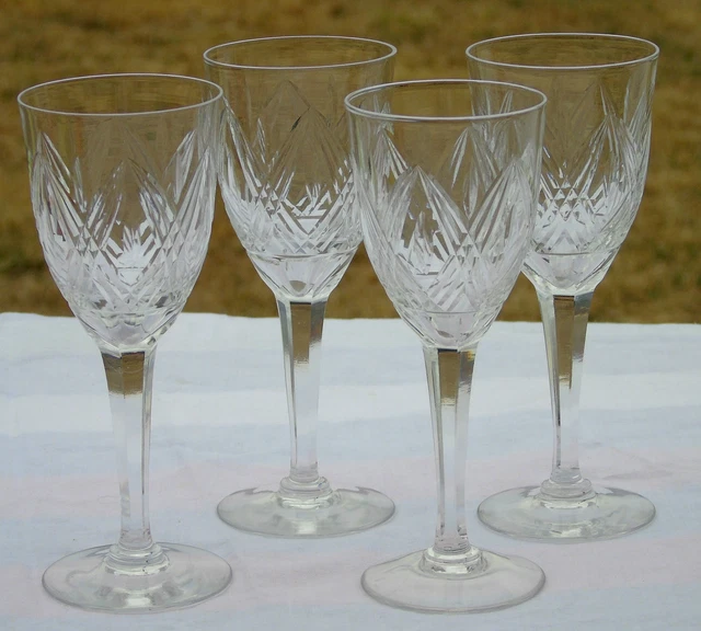 Lorraine Lemberg? Saint Louis? Lot de 4 verres à vin blanc en cristal taillé