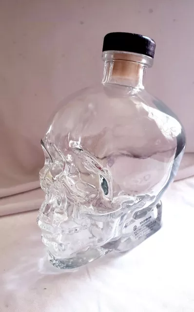 Crystal Head Skull Glass Decanter 750 ML Empty Vodka Bottle Original Wood Cork Crystal Head Skull Glass Decanter 750 ML Empty Vodka Bottle Original Wood Cork