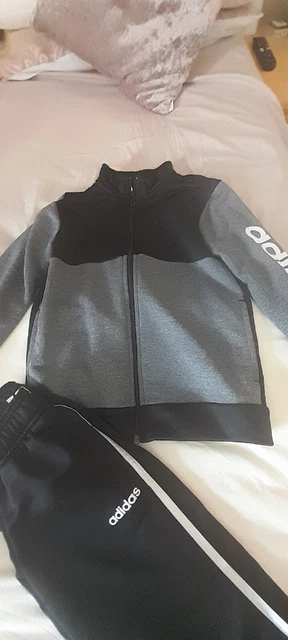 Tuta Adidas. Età 9-10 poliestere.