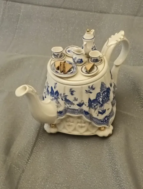 Limited Edition Paul Cardew Blue Willow Tea Table Teapot